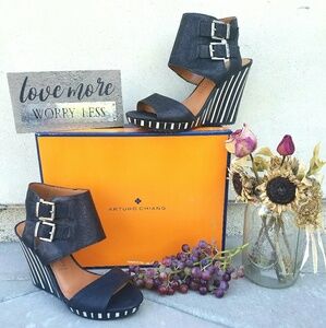 Edgy Arturo Chiang Wedges